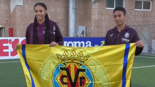 Salma Paralluelo and her brother Lorenzo Paralluelo pose with the flag of Villarreal CF during a media shoot