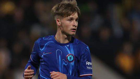 Jimmy-Jay Morgan in action for Chelsea's under-21 side. He is looking to his left in anticipation of getting the ball