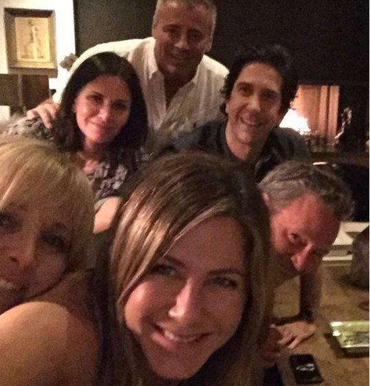 jennifer-aniston-and-cast-of-friends