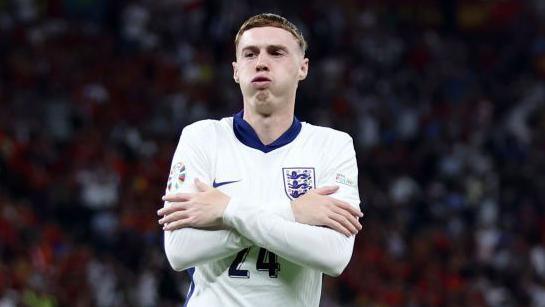 Cole Palmer celebrates scoring for England successful  the Euro 2024 final