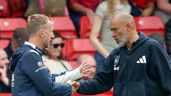 Former West Ham manager Graham Potter shakes hands with former Nottingham Forest boss  Nuno Espirito Santo 