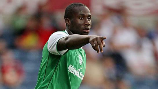 Sol Bamba playing for Hibernian in 2009