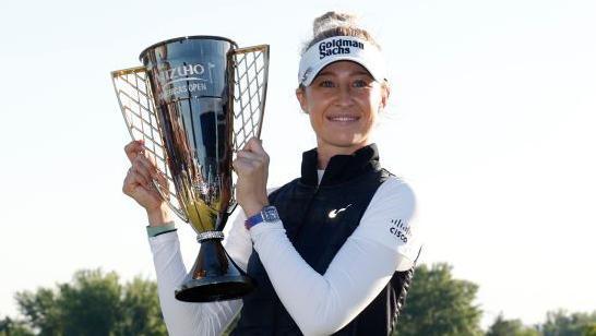 Nelly Korda with the Mizuho Americas Open trophy