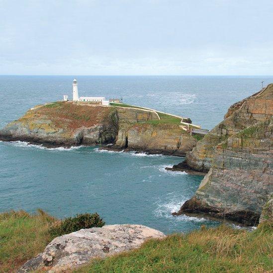 Ynys Lawd a Mynydd Twr