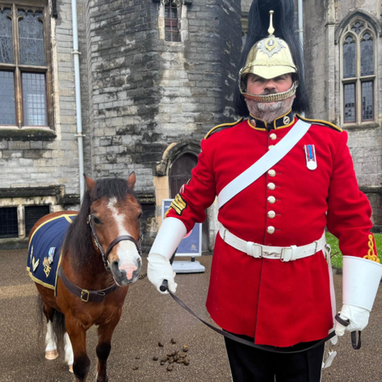 L/Cpl Jones and Major Holland