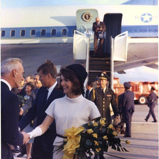 Jackie Kennedy and President Kennedy greeting people after exiting Air Force One in 1963