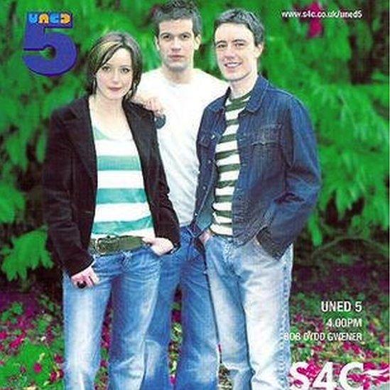 Lisa Gwilym, Gethin Jones a Gareth Owen - cyflwynwyr Uned5 yn y 2000au cynnar