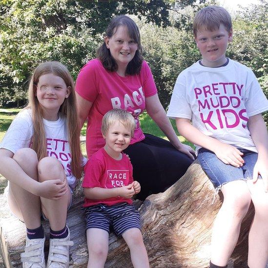 Elizabeth with her mum and brothers