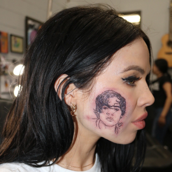 Kelsy Karter and her fake face tattoo of Harry Styles