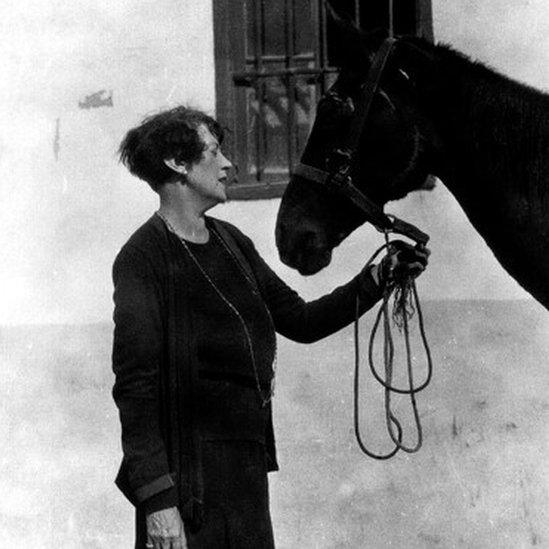 Dorothy Brooke with a horse