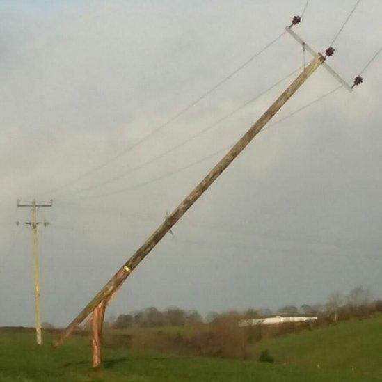 Power line broke by strong winds