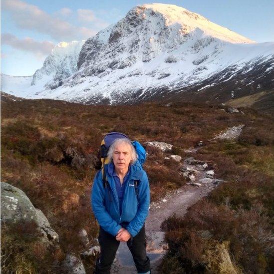 Caradog Jones o flaen Ben Nevis