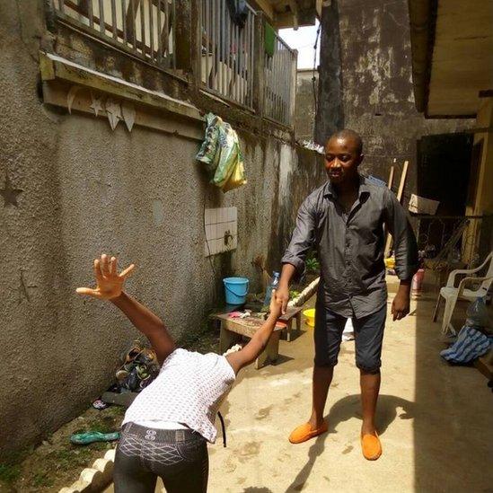 @CheyssonY tweets: #courberdoschallenge en mode #DoLeDab ou est @TENOR_officiel sur ca?