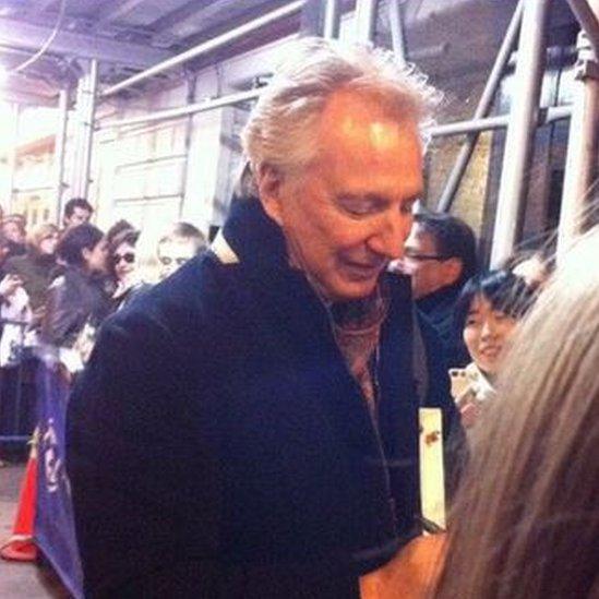 Picture of Alan Rickman signing autographs