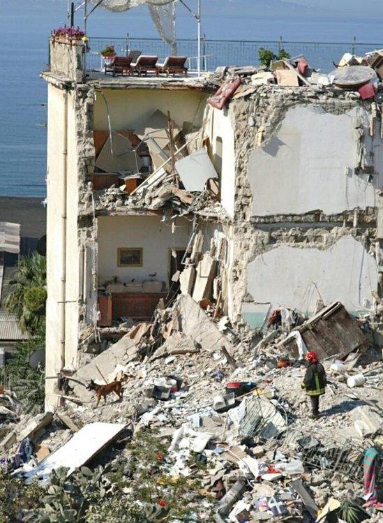 Rescuers in rubble, 7 Jul 17