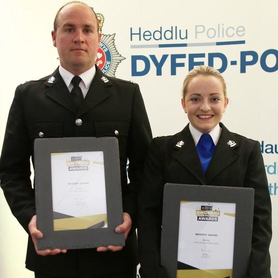 PC Nick Allen and PCSO Caryl Griffiths holding bravery awards