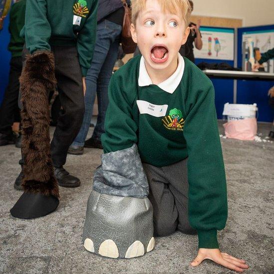 Primary school children learning about evolution at the University of Bath