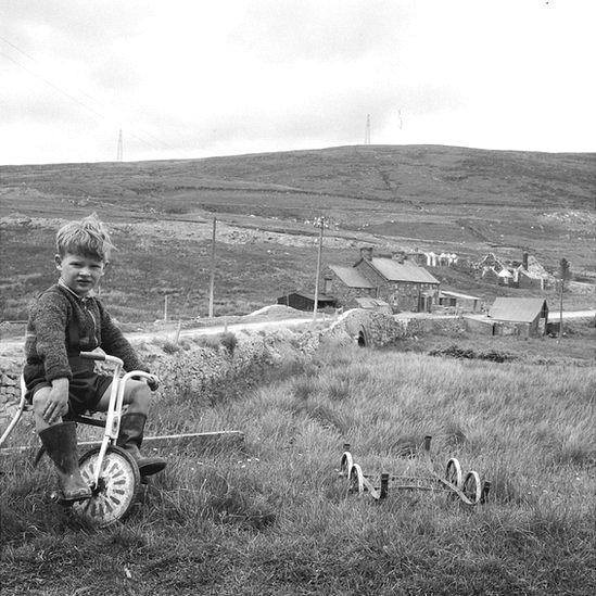 Un o blant Tryweryn yn y cwm cyn y boddi