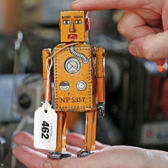 Die cast Lilliput robot from Japan made in 1939