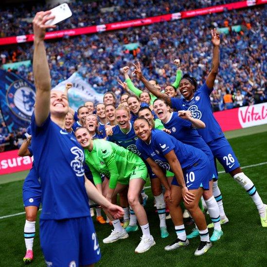 chelsea-celebrate.