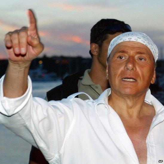 Silvio Berlusconi, a print bandanna on his head, in Sardinia, 16 August 2004