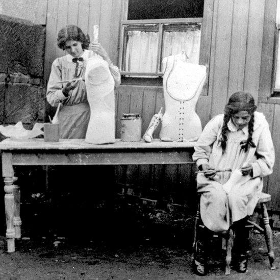 Making plaster jackets in early 20th Century