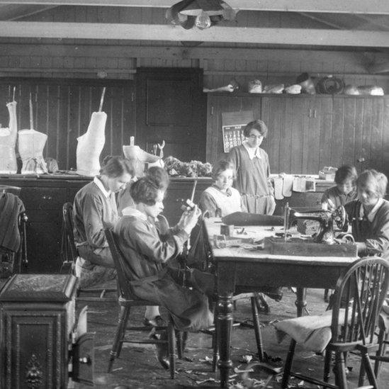 Splint making room in the 1920s