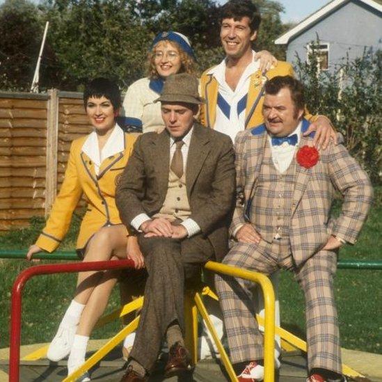 Paul Shane in the second series of Hi-de-Hi! with fellow cast members (l to r) Ruth Madoc, Su Pollard, Simon Cadell and Jeffrey Holland