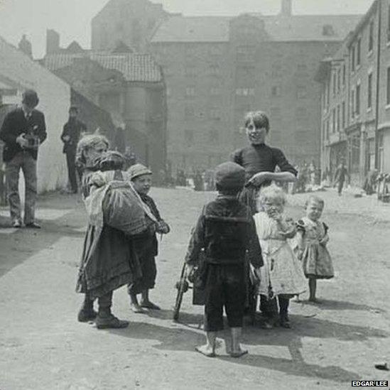 Children and photographers, Sandgate, Edgar Lee, c 1892