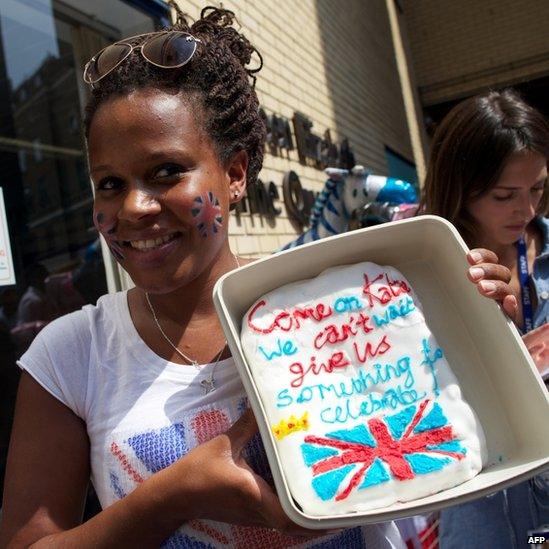 Royal fan with a cake