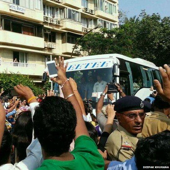 Tendulkar in team bus