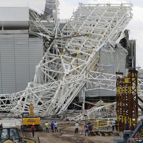 Damaged metal construction at Arena Corinthians