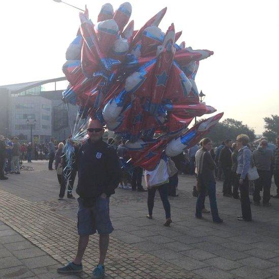 Jet-shaped balloons