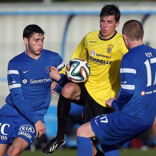 Dungannon's Jamie Glakin is challenged by Stuart Hutchinson and Raymond Foy of Ballinamallard United at Ferney Park