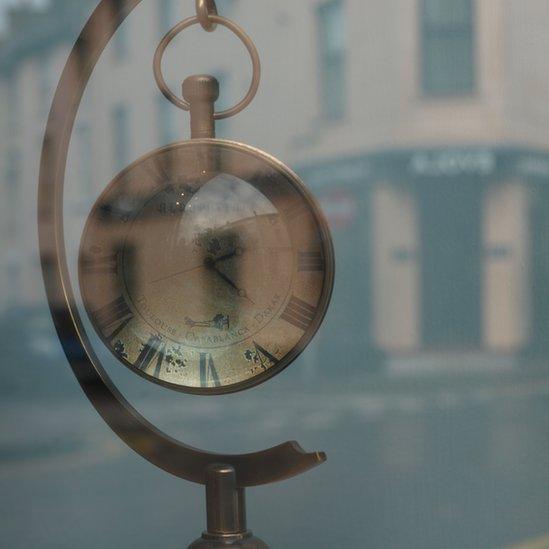 'Llonyddwch' gan Caleb Price