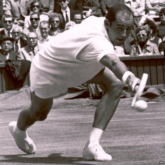 Bob Hewitt competes during a tennis match at Wimbledon (26 June 1965)