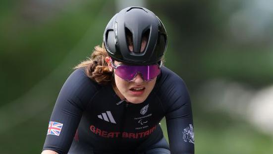 Daphne Schrager in action at the Paris Paralympics