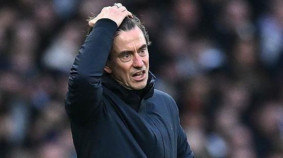 Thomas Frank holds his head