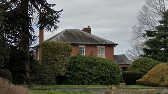 Listed building with deteriorated roof 