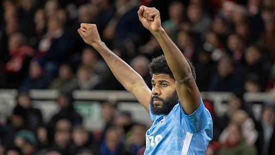 Ellis Simms celebrating scoring a goal for Coventry at Middlesbrough