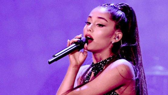 ariana-grande-on-stage.