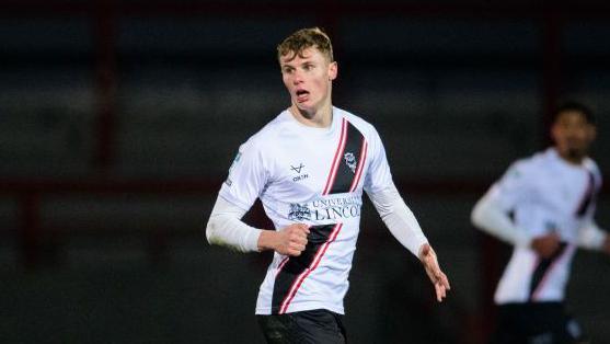 Lincoln striker Rob Street has joined Doncaster on loan