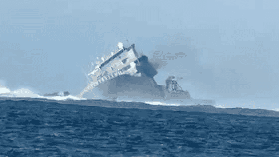 The HMNZS Manawanui sinking. 