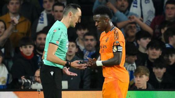 Vinicius Jr in talks with the referee