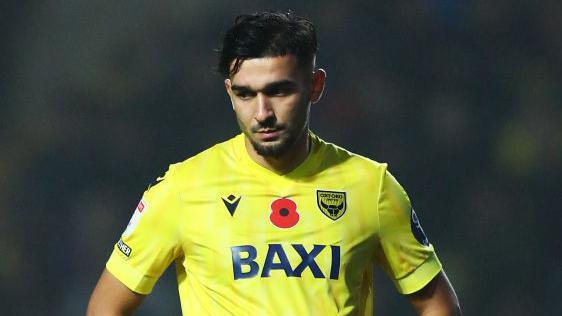 Idris El Mizouni playing for Oxford United.