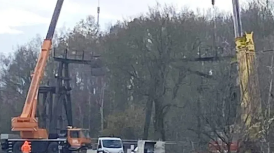 Cranes used to dismantle Brinsley headstocks