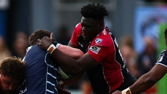Tomiwa Agbongbon in action for Cornish Pirates