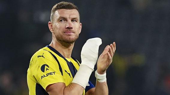 Edin Dzeko in action for Fenerbahce