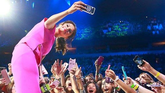 Selena Gomez with fans