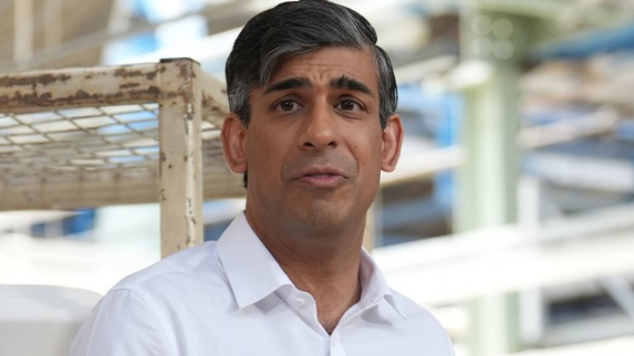 Prime Minister Rishi Sunak talking to staff during his visit to Denby Pottery Factory